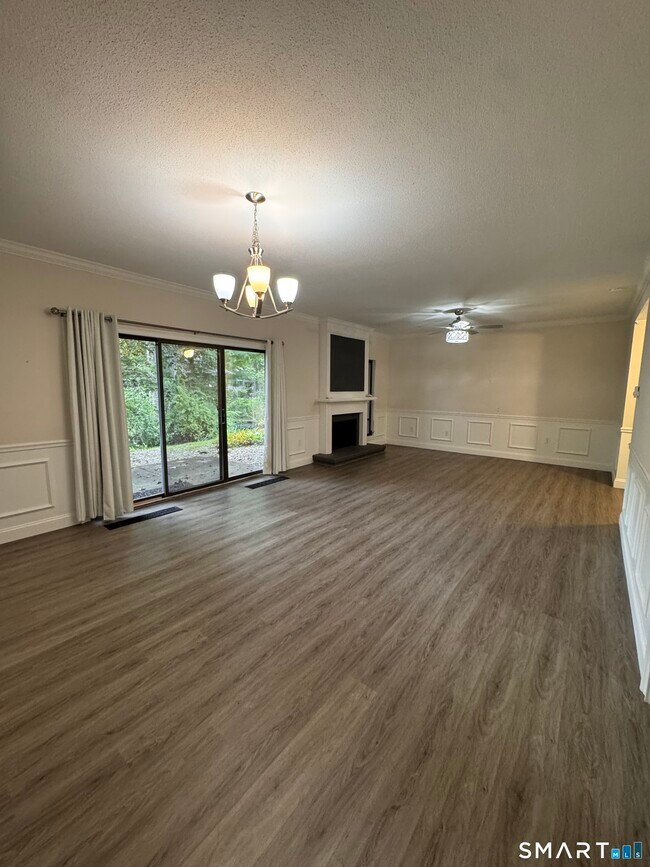 Building Photo - 41 Crocus Ln