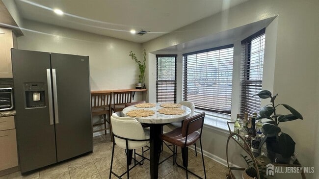 Building Photo - 8 Cosgrove Ct