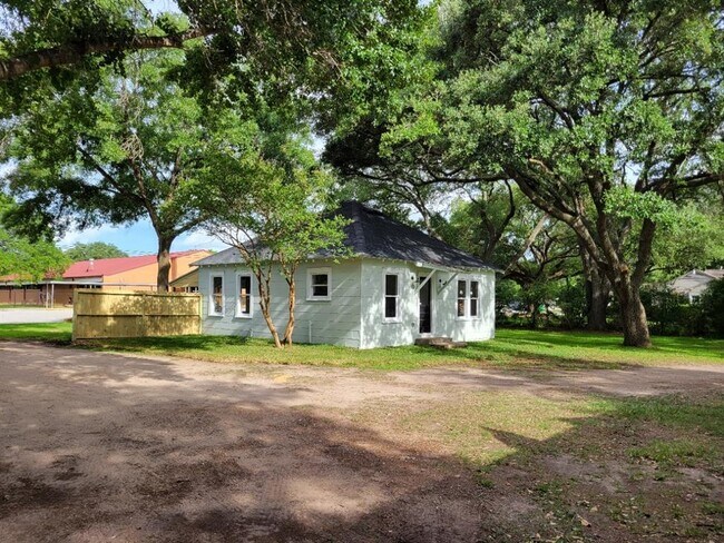 Building Photo - 1403 Avenue C