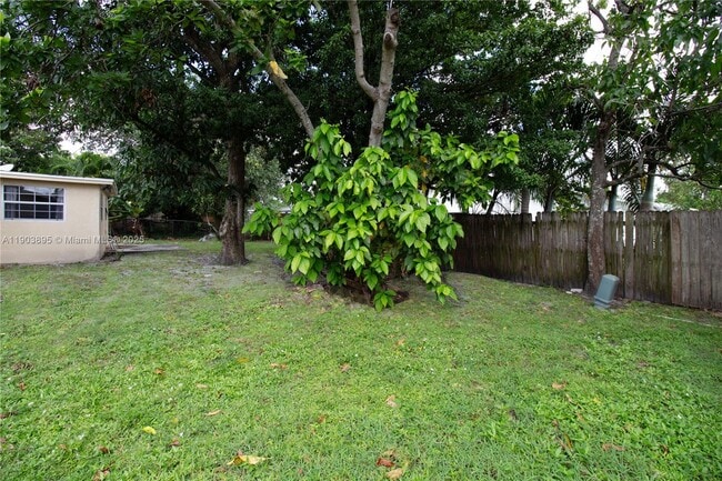 Building Photo - 420 SW 62nd Ave