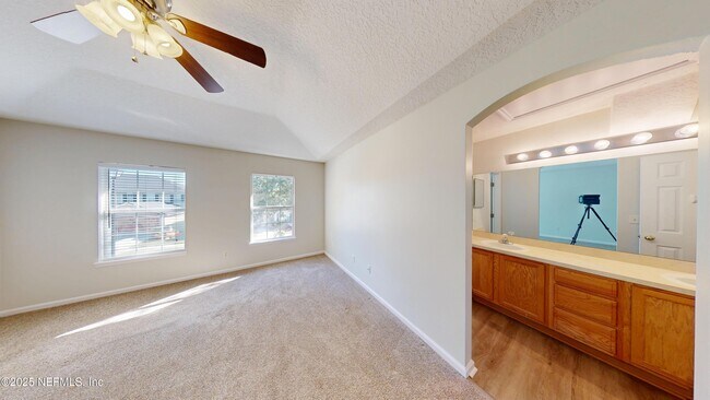 Building Photo - 448 Sherwood Oaks Dr