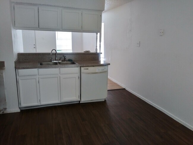 Building Photo - 118 Pine Meadow Dr