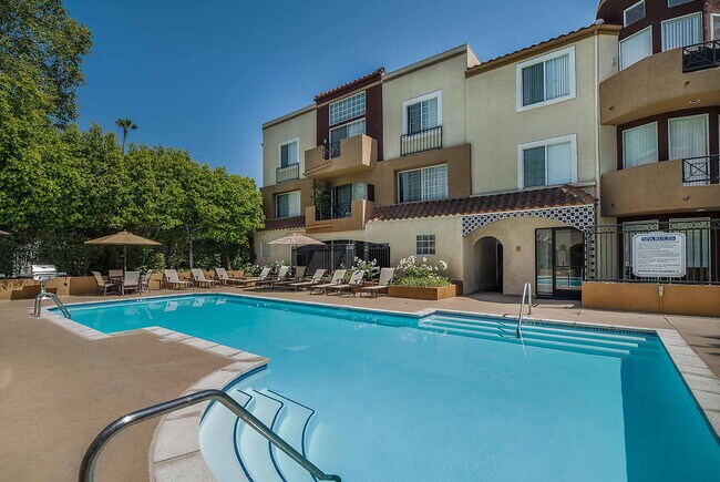 Building Photo - Regency at Encino