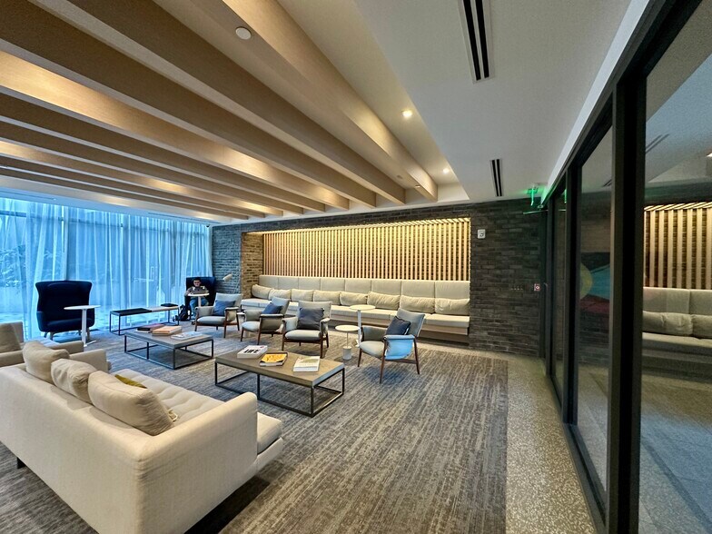 Building Photo - 558 NW 30th St