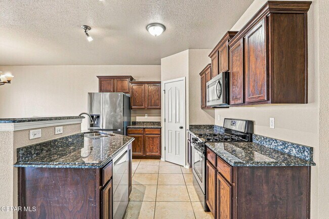 Building Photo - 641 Bariloche Dr