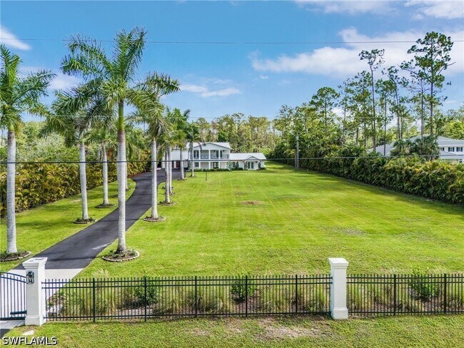 Building Photo - 6155 Standing Oaks Ln