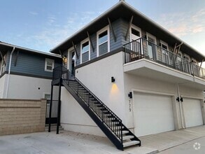 Building Photo - Newer Fully Furnished Private Studio Casit...
