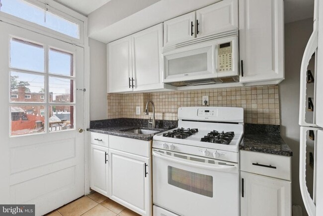 Building Photo - 128 33rd St NE