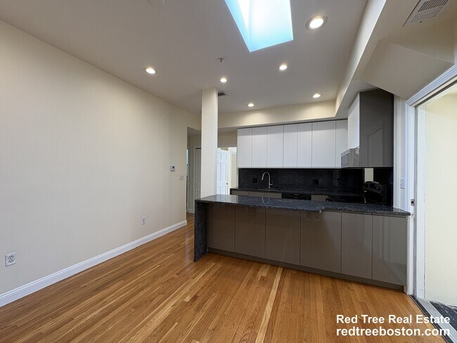 Building Photo - 1801 Beacon St