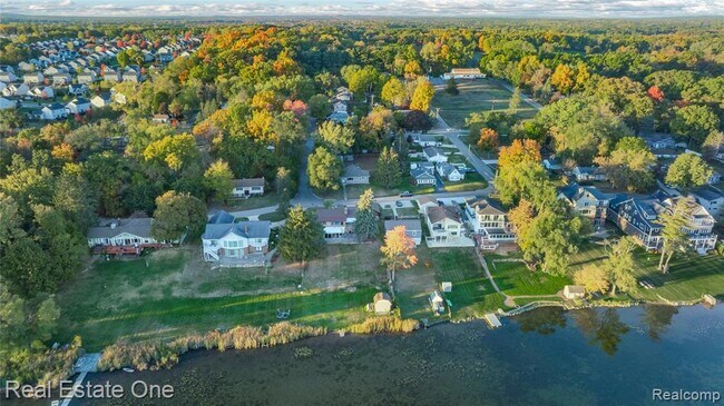 Building Photo - 2739 Lakeridge Ave