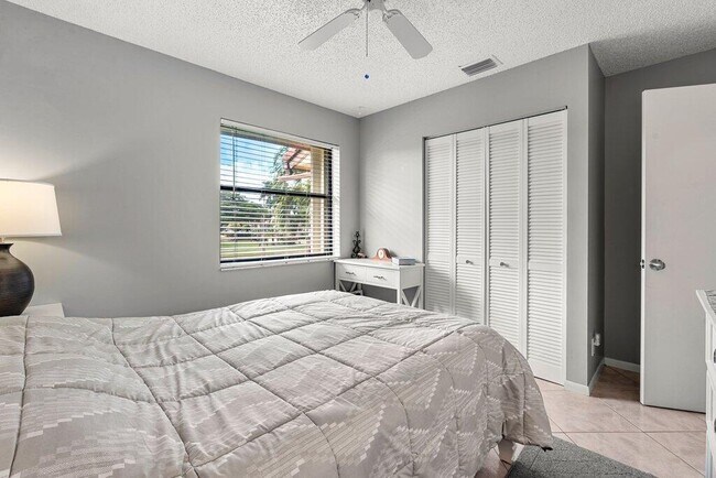 Building Photo - 4654 Lucerne Lakes Blvd E