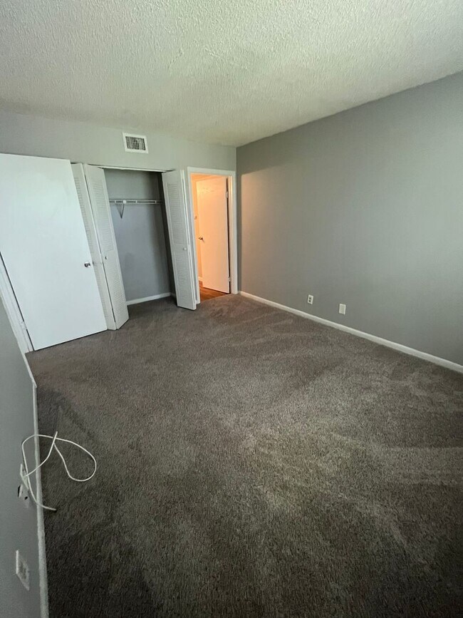 Building Photo - TWO BEDROOM TWO BATHROOM WITH LAKE VIEW!!
