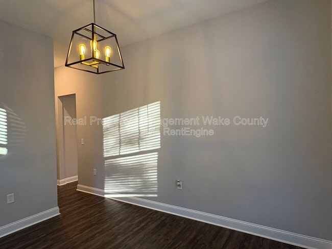 Building Photo - 1664 Highpoint St