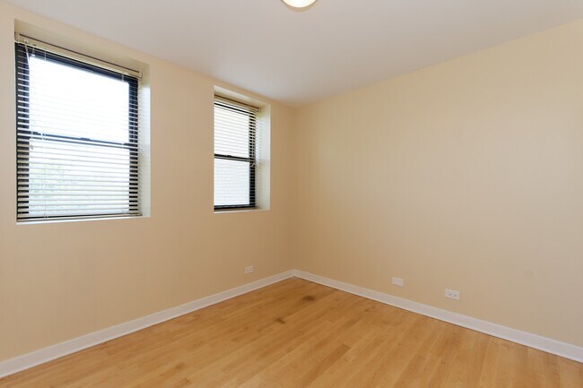 Building Photo - 811 W Eastwood Ave