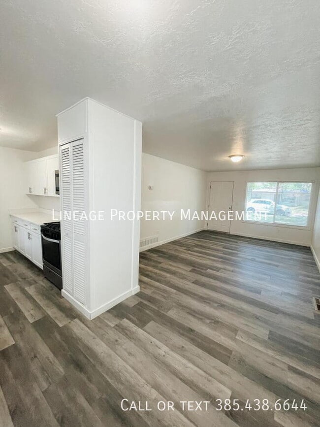 Building Photo - 1054 W 1520 N