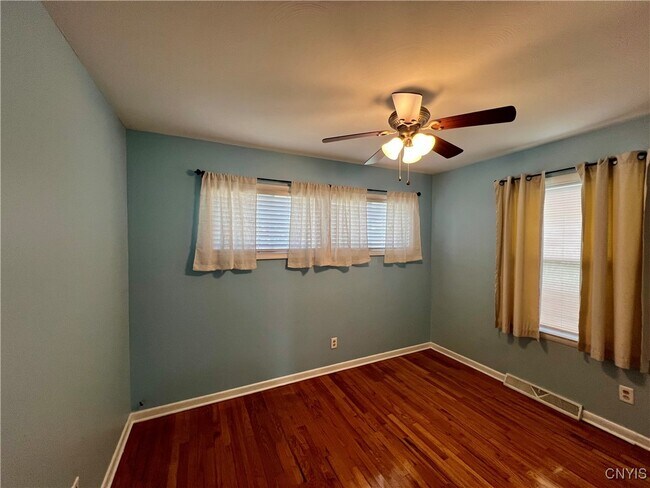 Building Photo - 427 Mosley Dr