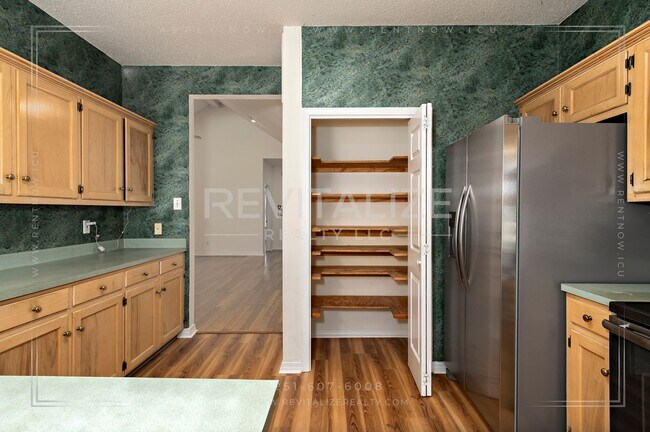 Building Photo - Daphne 3BR/2BA + Bonus Den – Spacious, Stylish & Full of Charm!