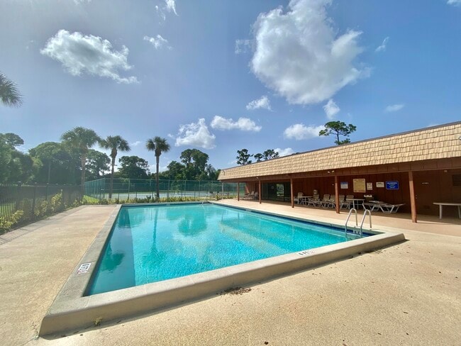 Building Photo - 4325 Oak Terrace Dr