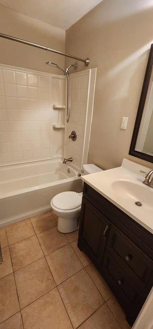 Building Photo - Check This One OUT!! To View is to Rent! 3 Bedroom, 1 Bath. Hardwood Floors, Fireplace, Tile and ...