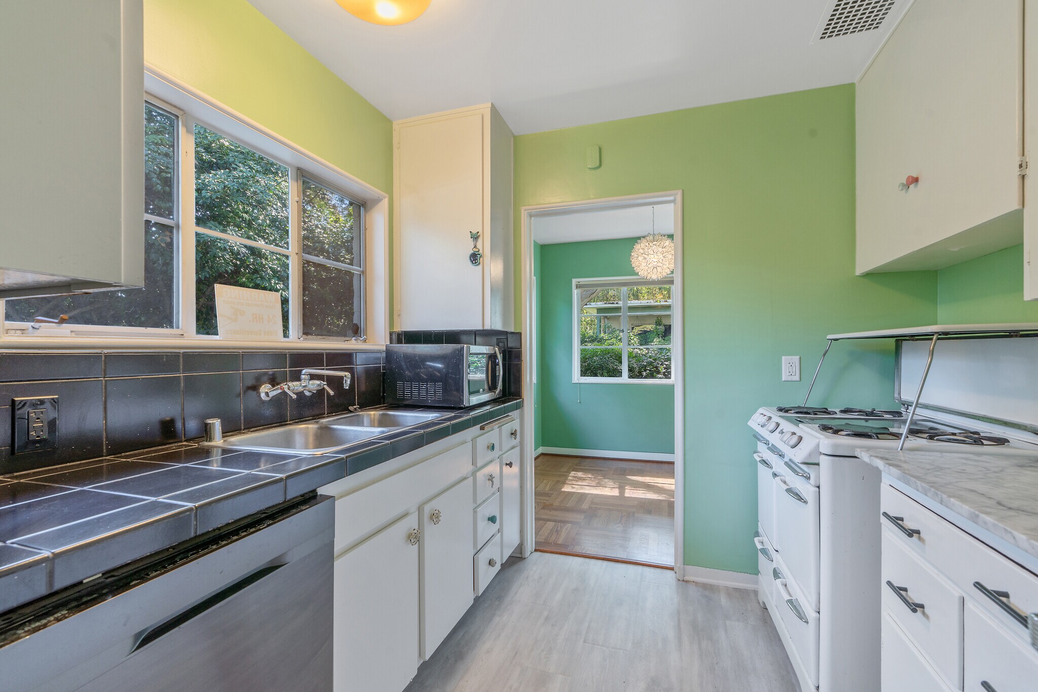 Building Photo - 5116 Village Grn