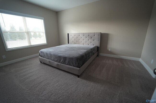 Building Photo - 204 Joan Cir