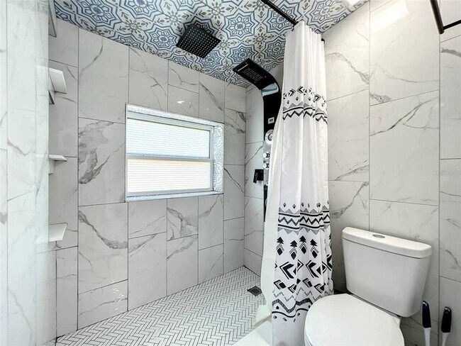 Building Photo - 1245 CATALPA Dr