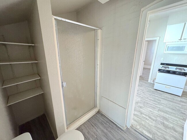 Building Photo - Central EL Paso(close to downtown) 1 bed/1 bath duplex. Water/Trash Service Included