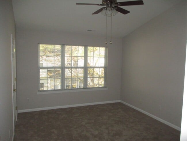 Building Photo - Gorgeous 2br/2.5ba TH, excellent Raleigh location, January 10th!!