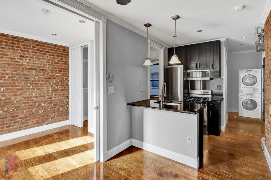 Primary Photo - 314 E 106th St