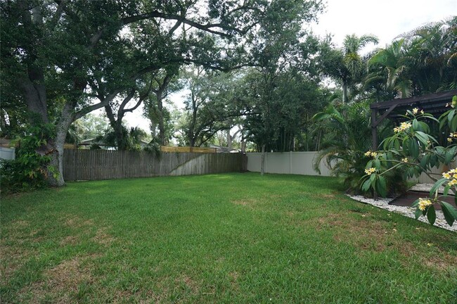 Building Photo - 7303 S Shamrock Rd