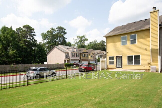 Building Photo - 45 Providence Oak Ct SE