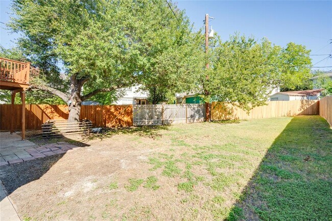 Building Photo - 1917 Windy Park Dr