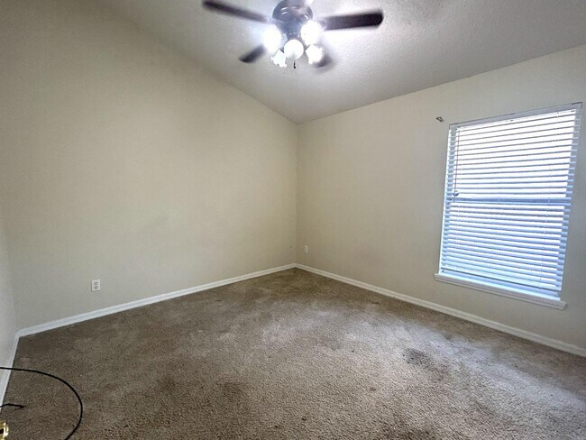 Building Photo - 8008 Aspencrest Ct