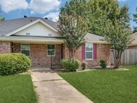 Building Photo - 980 Meadow Cir S