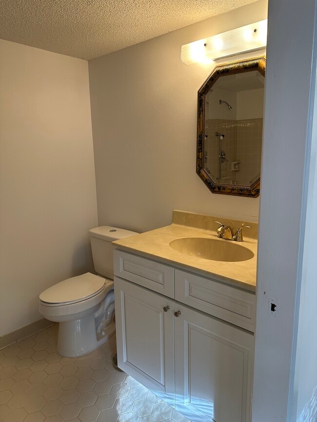 Building Photo - 96 Yacht Club Dr NE