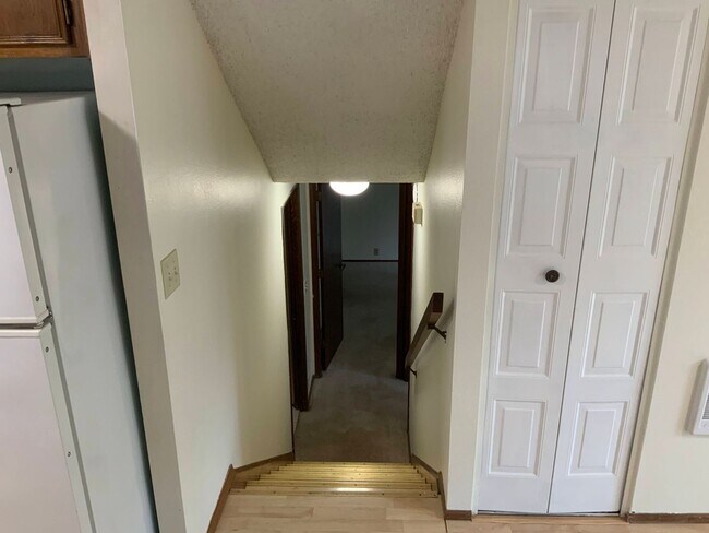 Building Photo - 422 Brookside Dr