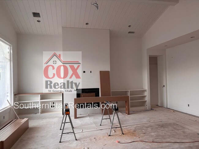 Building Photo - Large 4 bed 4.5 bath single story in Pecan...