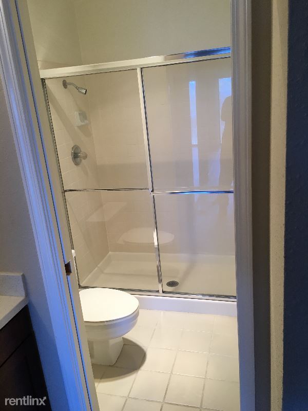 Building Photo - 930 Mission Rd