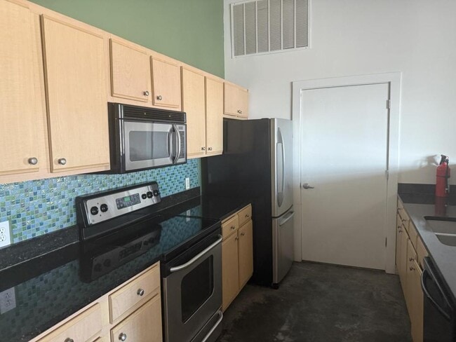 Building Photo - 2502 Live Oak St