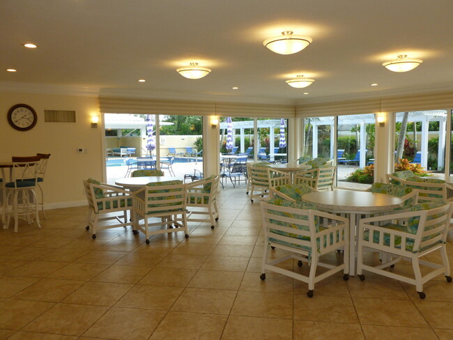 Building Photo - 2 SE Turtle Creek Dr