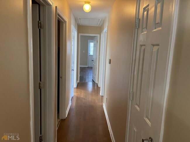 Building Photo - 440 Woodlawn Ave NW