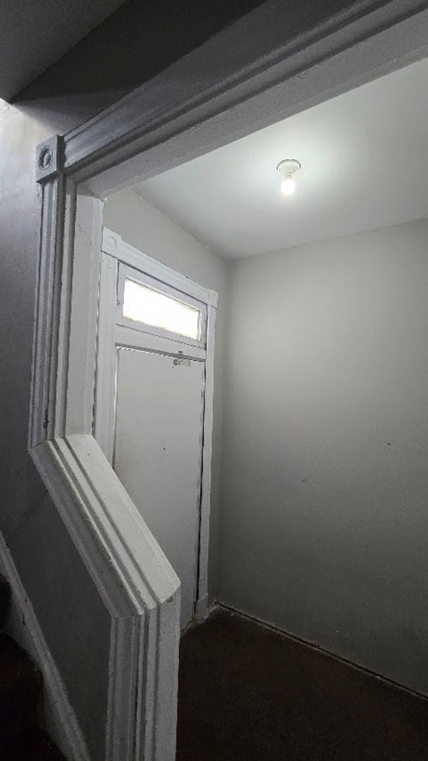 Building Photo - 2047 Lawrence Ave