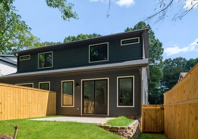 Building Photo - 2010 St John St