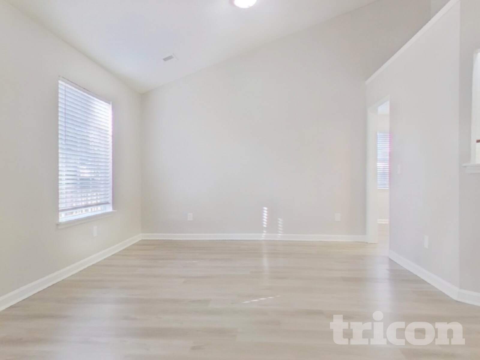 Building Photo - 911 Bentley Dr