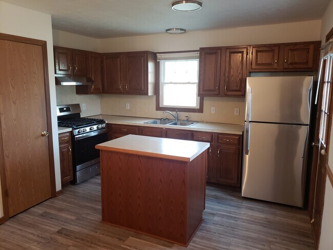 Kitchen - 120 S Blettner Ave