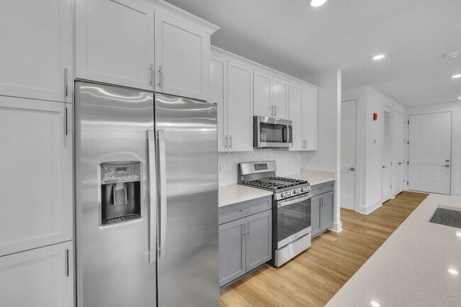 Building Photo - 423C Veritas St