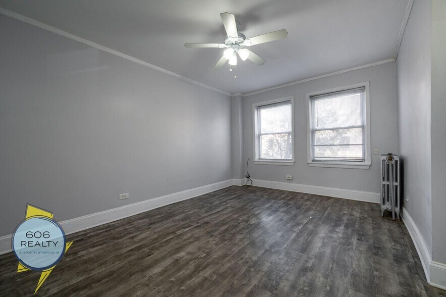 Building Photo - 6930 N Greenview Ave