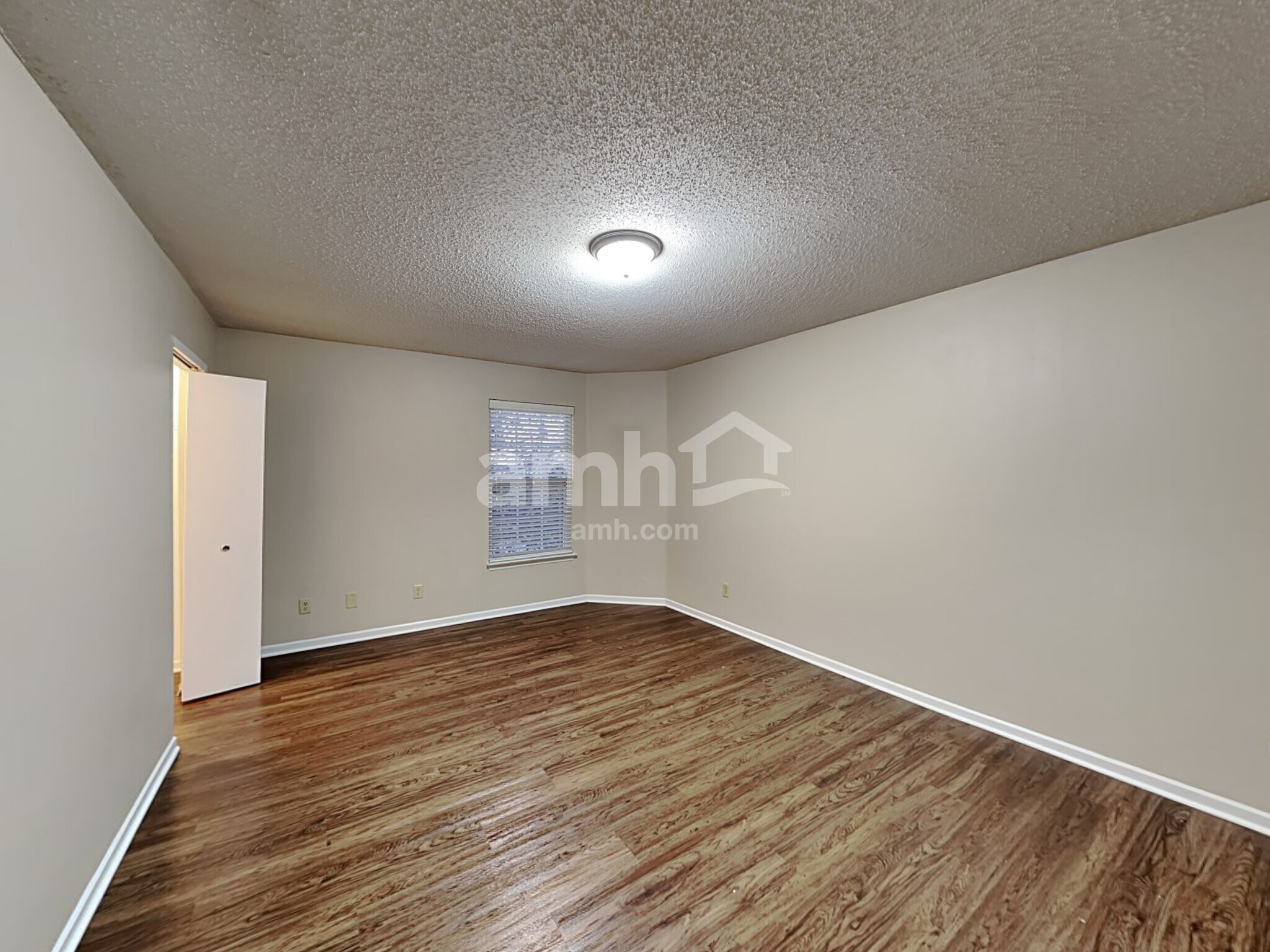 Building Photo - 8514 Bluff Point Dr