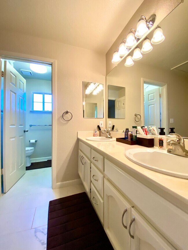 Building Photo - Fully Furnished Single-Family Home in San ...
