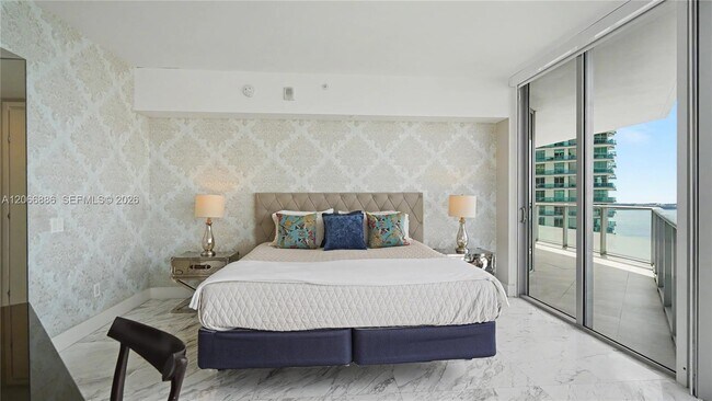 Building Photo - 1300 Brickell Bay Dr
